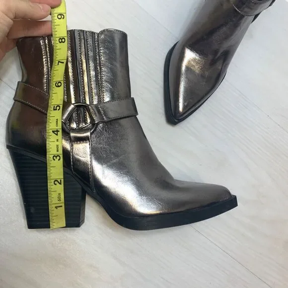 BCBG Size 8.5 Ankle Boots Cassidy Metallic Silver Pointed Harness Heel Western - Picture 10 of 10